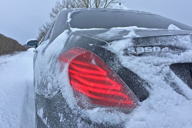 Mercedes-Benz S-Class rear light snow