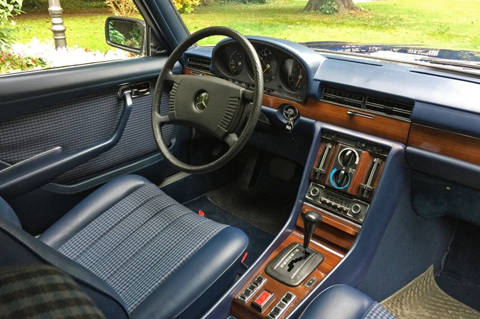 Mercedes-Benz S-Class W116 dashboard