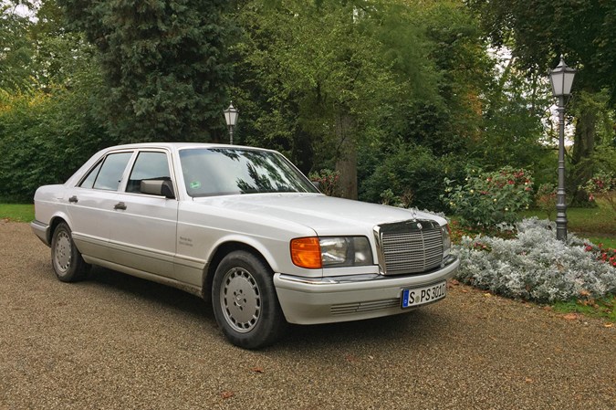 Mercedes-Benz S-Class W126 dashboard