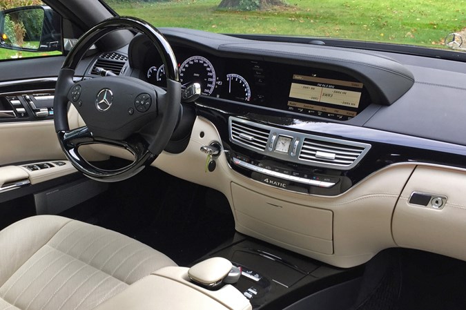 Mercedes-Benz S-Class W221 dashboard