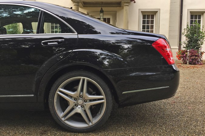 Mercedes-Benz S-Class W221 rear wheelarch