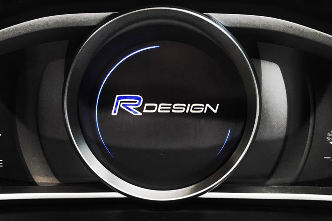 Volvo V40 D4 R-Design dashboard greeting