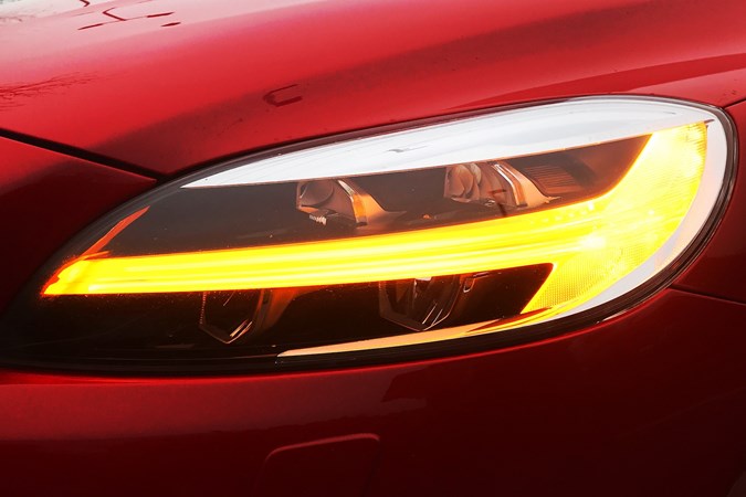 Volvo V40 D4 R-Design Indicators - Passion Red