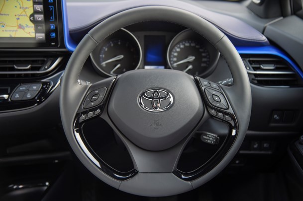 The instrument panel in the Toyota C-HR makes driving efficiently easier