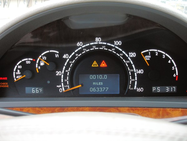 Mercedes instrument cluster - How to spot a clocked car