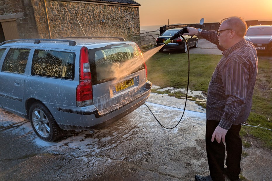 Car cleaning at home: Easy step-by-step guide