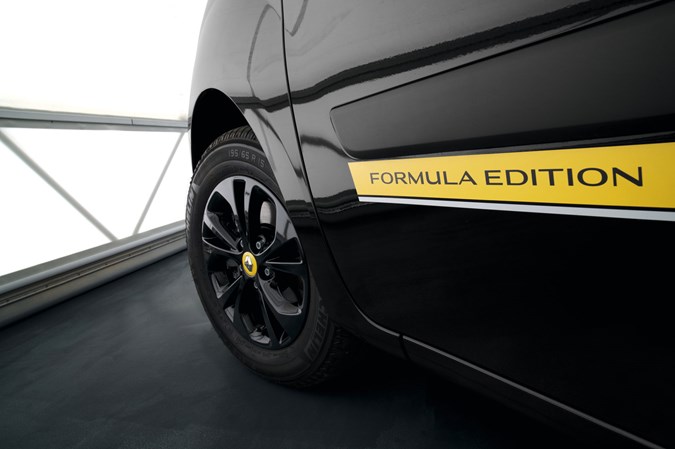 Renault Formula Edition van - black ally wheels and yellow details