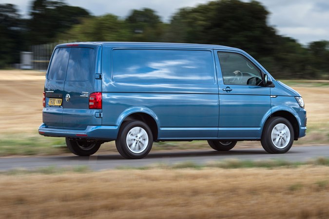 New TSI turbo petrol engines for the VW Transporter T6 - driving