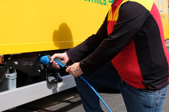 StreetScooter Work XL - Ford Transit-based electric van for Deutsche Post DHL - charging