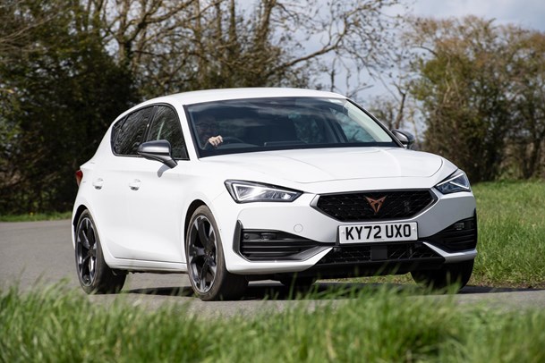 Cupra Leon long termer corners well