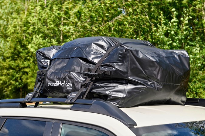 HandiWorld HandiHoldall bag mounted on Dacia Duster roof