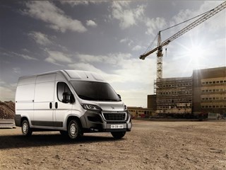 New Euro 6 engines for Peugeot Boxer large van