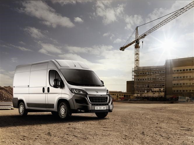 New Euro 6 engines for Peugeot Boxer large van