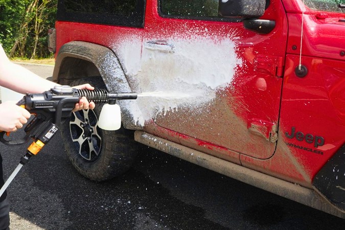 26JPN Snow Foam being applied