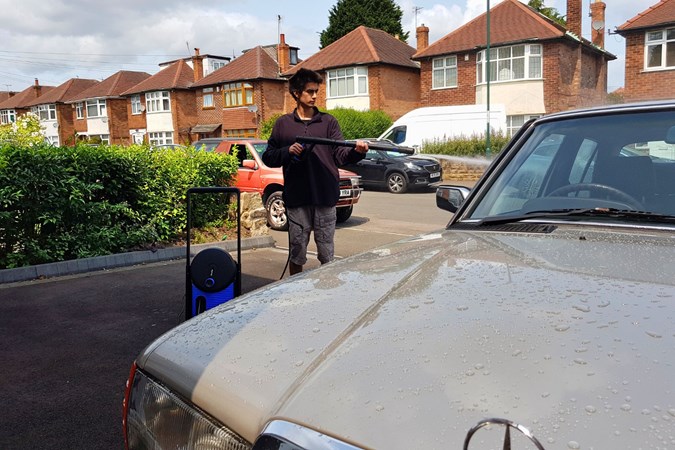 Aaron Hussain testing the Nilfisk Excellent 160