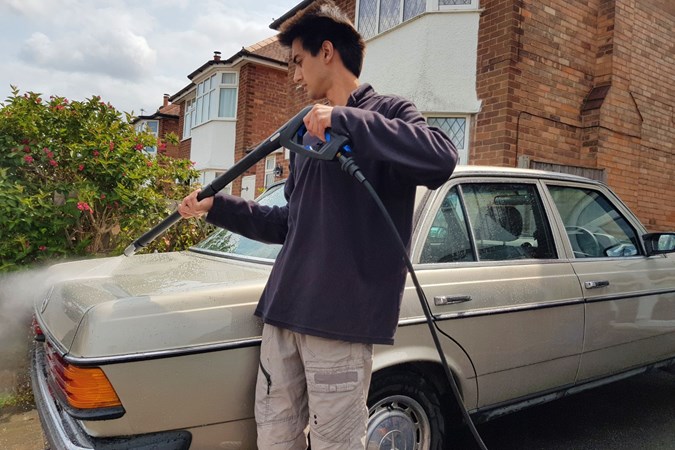 Aaron Hussain cleaning a car with the Nilfisk Premium 200