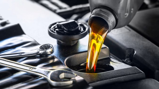 Adding fresh oil to a car - how to change engine oil