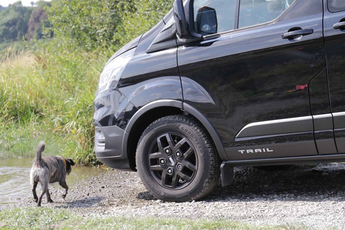 Ford Transit Custom Trail Ford left front wheel small dog
