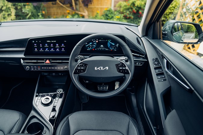 Kia Niro review - interior, driving position, steering wheel
