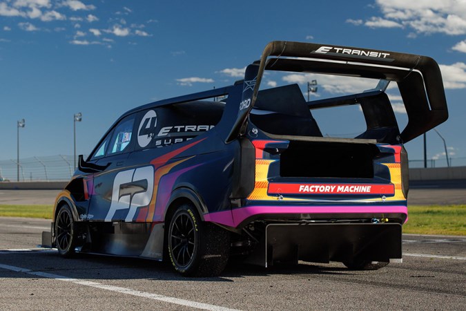 Ford SuperVan 4.2 gets a bigger spoiler for improved downforce.