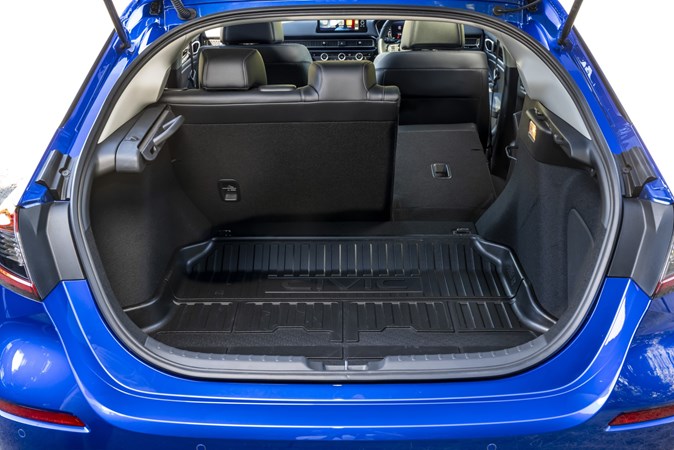 2021 Honda Civic Hatchback Interior Dimensions: Seating, Cargo Space &  Trunk Size - Photos