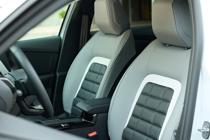 Citroen C4 X (2025) front seats