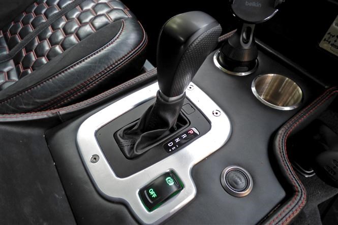 JE Engineering Land Rover Defender automatic gearbox conversion - gearlever