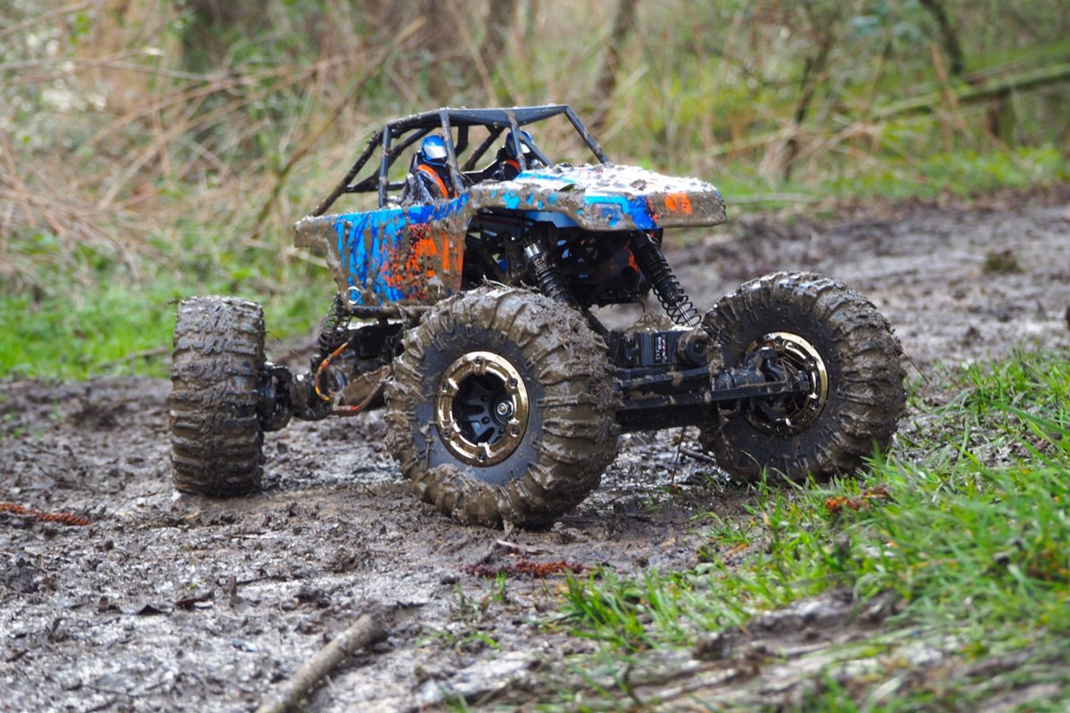 What does scale mean? What is the best size RC rock crawler?