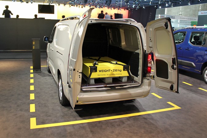 Vauxhall Combo at the IAA 2018 - load area