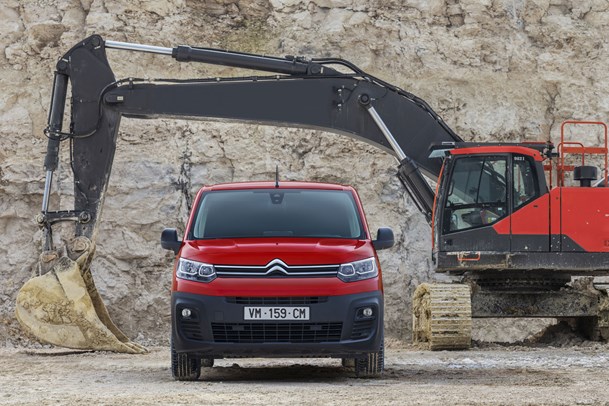 2018 Citroen Berlingo van - front view, red