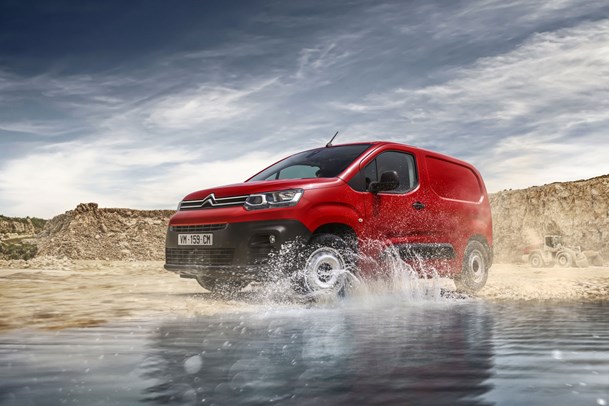 2018 Citroen Berlingo van - front view, driving, through water, red