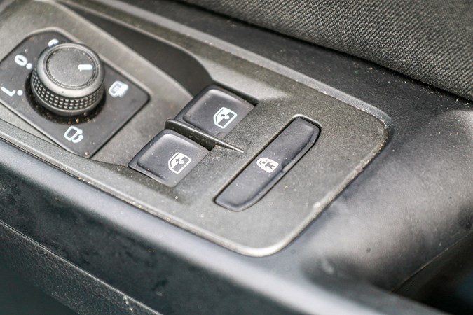 VW Caddy Life  child lock button