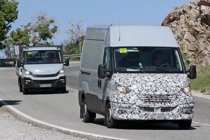 Iveco Daily facelift spy shot with current generation