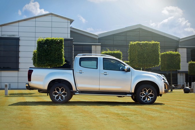 Isuzu D-Max Utah Luxe - silver, side view