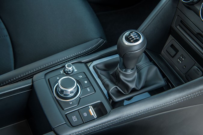 Mazda CX-3 2018 updated centre console
