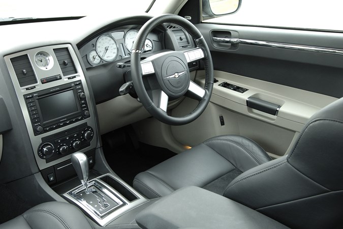 Chrysler 300C SRT Design interior