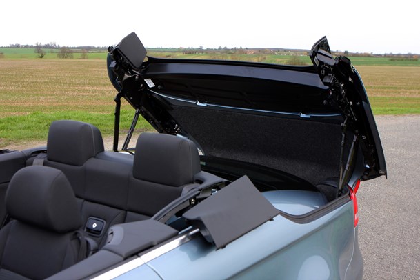 Volkswagen Eos roof winglets - roof folding, 2011 facelift