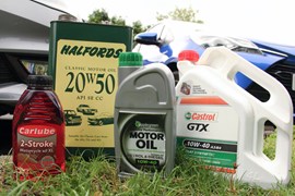 How to carry out an oil check on your car's engine