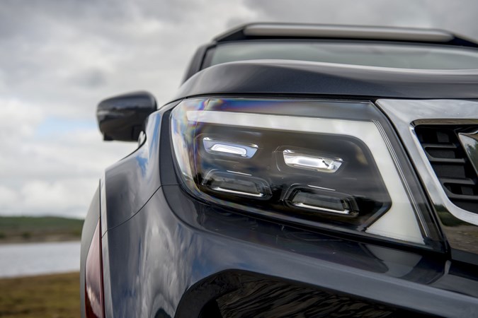Nissan Navara Dark Sky Concept - new four-point headlights