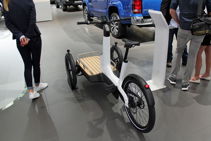 VW Cargo e-Bike at the IAA 2018 - rear view with load platform