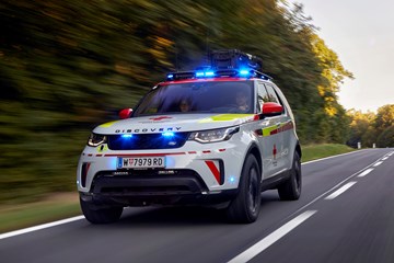 Land Rover Discovery Red Cross vehicle