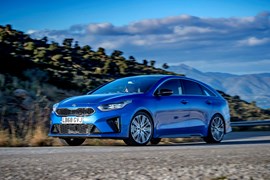 Kia ProCeed Shooting Brake in blue - review