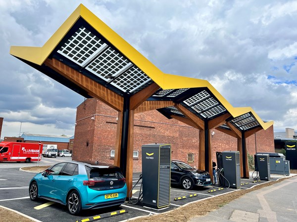 Fastned's new ultra-rapid Greenwich site with its wavy solar roof