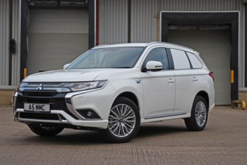 2019 Mitsubishi Outlander PHEV Commercial