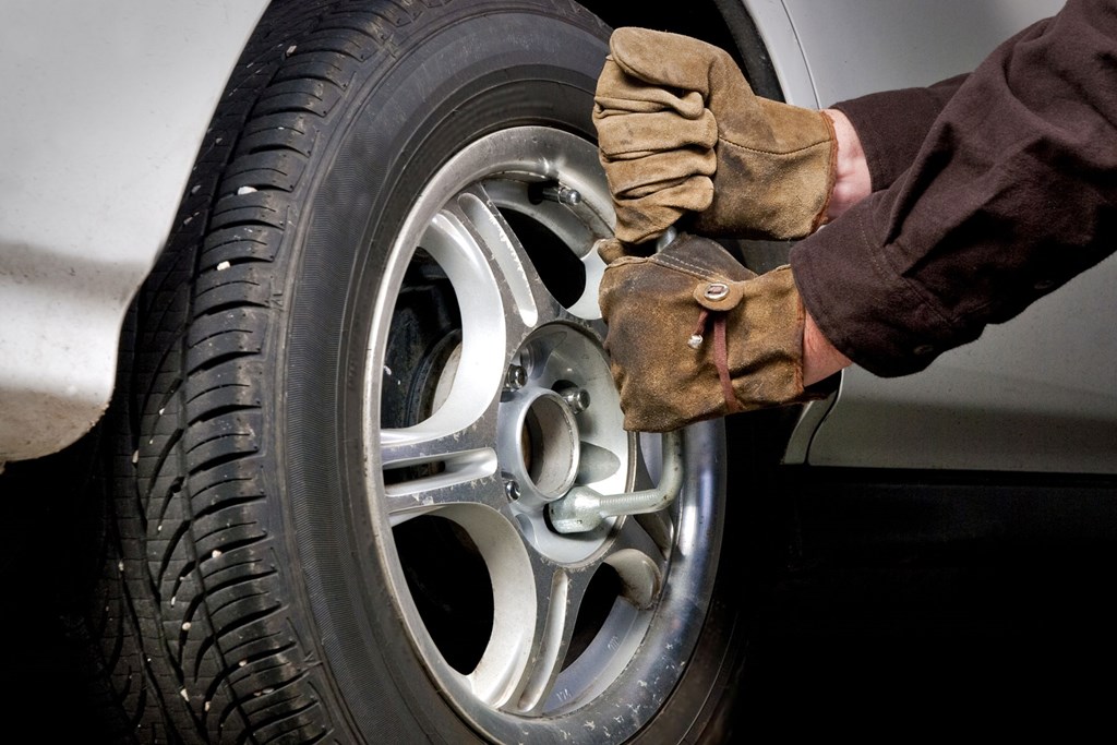 Flat tyre? Here’s how to change a car wheel in minutes