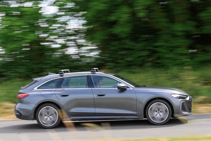 Thule WingBar Evo roof bars on Audi A5 - side view