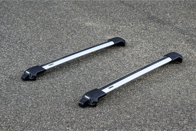 Thule Wingbar Edge on tarmac