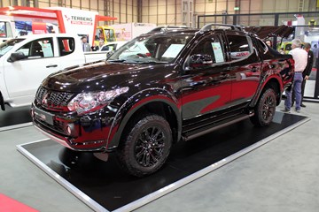 Mistubishi L200 Barbarian Black at the CV Show 2019