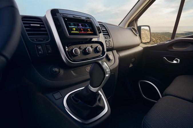 Renault Trafic 2019 facelift - EDC automatic gearbox