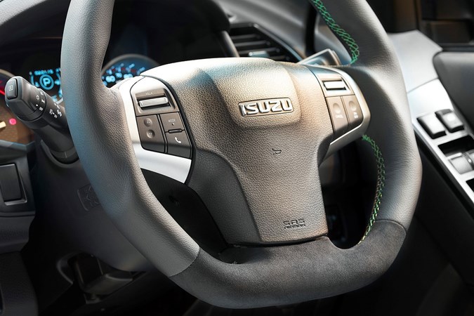 Isuzu D-Max XTR at the CV Show 2019 - D-shaped steering wheel